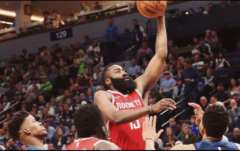 James Harden (#13) lideró la ofensiva de los Rockets al conseguir 36 puntos en el juego de ayer ante los Timberwolves de Minnesota. AP