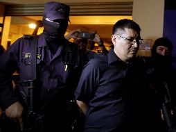 Tras su detención, Mario Huezo fue presentado a los medios de comunicación en la Dirección Central de Investigaciones de la PNC. EFE/R. Sura