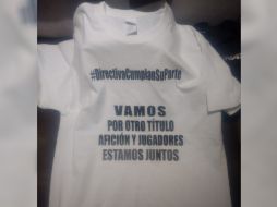 Antes del entrenamiento de la noche previa al partido, comenzó a circular la imagen de la protesta. TWITTER / @rams_alex