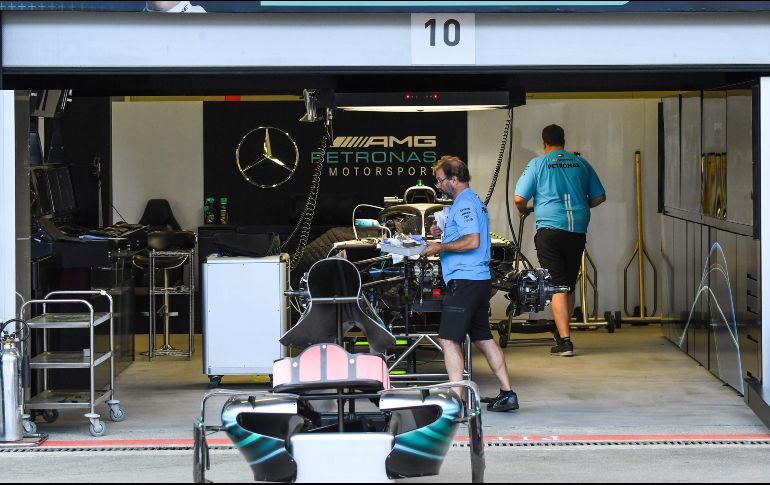 Mecánicos y empleados trabajan a marchas forzadas para que el evento se celebre de forma óptima. AFP/K. Kudryavtsev