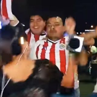 Reportera sufre acoso durante transmisión en vivo