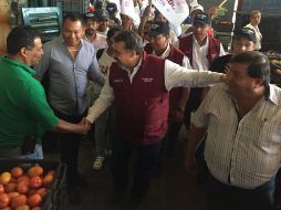 Lomelí Bolaños realiza esta mañana un recorrido por el Mercado de Abastos de Guadalajara. TWITTER / @DrCarlosLomeli