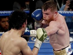 Álvarez (D) fue suspendido por seis meses, por lo que tuvo que retirarse de la pelea contra Gennady Golovkin, programada para el 5 de mayo. AP/ARCHIVO