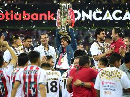 Almeyda tiene contrato vigente por al menos dos años y medio más, por lo cual es complicado que la directiva rojiblanca lo despida. MEXSPORT/I. Ortiz