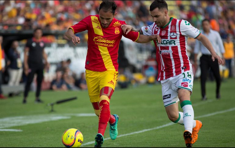 La igualada les sirve de muy poco a los dos conjuntos, ya que el cuadro michoacano arribó a 24 puntos y el necaxista a 22. EFE / L. Granados