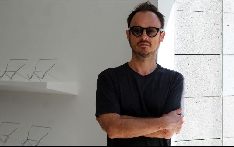 Ugarte señala que su objetivo es resaltar el uso de materiales como el grafito y el papel en las artes plásticas. EL INFORMADOR/E. Barrera