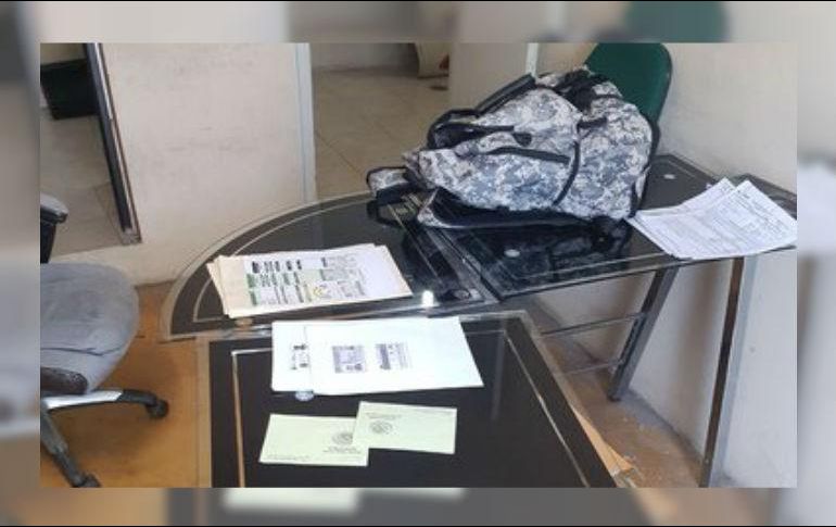 En el inmueble intervenido se localizaron formatos para falsificar cartillas militares, credenciales de elector, actas de nacimiento y CURP. TWITTER / @PGR_mx
