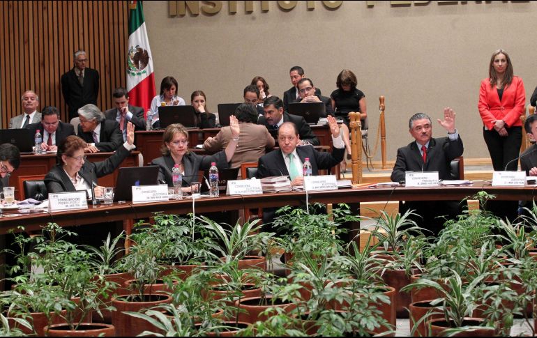 De acuerdo con el Tribunal Electoral, el desplegado se consideró propaganda electoral que no debía ser difundida en intercampaña. NTX/ARCHIVO