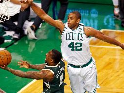 Al Horford (#42) se ha convertido en el bastión de los Celtics ante la ausencia de hombres como Kyrie Irving. AP/M. Meyer