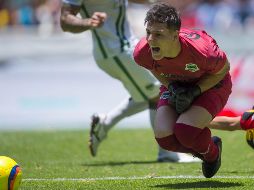 Servio aprovechó todas las ocasiones que tuvo para consumir tiempo. MEXSPORT/C. de Marchena