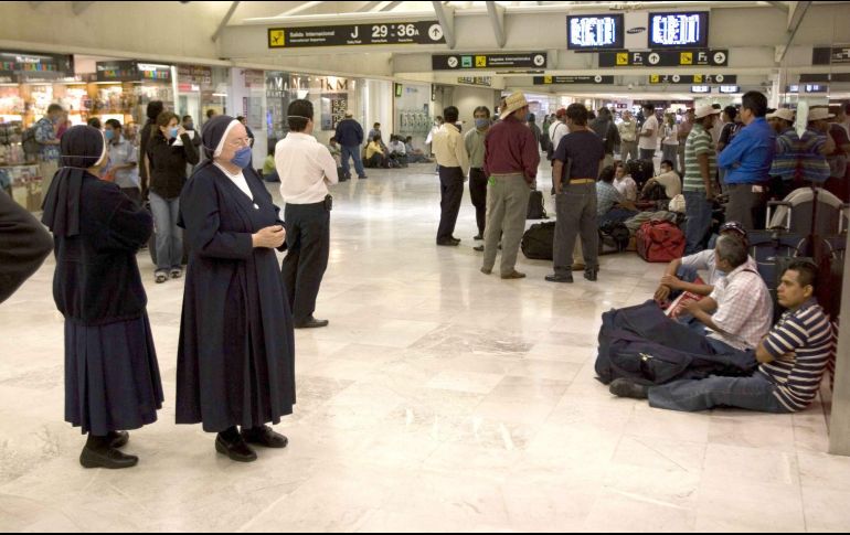 Los hechos se registraron en el área de carga del Aeropuerto Internacional de la Ciudad de México, donde los policías federales efectuaban revisiones al equipaje. NTX/ ARCHIVO