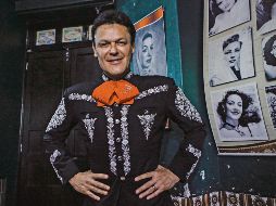 Rodaje. Apoyados por elementos de la Policía de Tlaquepaque, el equipo de trabajo de Pedro Fernández hizo grabaciones en las calles de Juárez y en el interior del Parián, con apoyo del restaurante Las Divas. EL INFORMADOR/G. Gallo