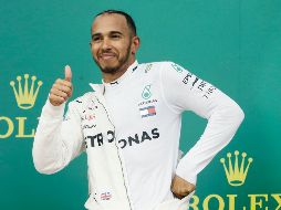 Lewis Hamilton aprovechó un incidente de Valtteri Bottas para triunfar ayer en Azerbaiyán. AP/I. Bruno