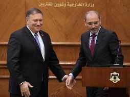 Pompeo participa en una rueda de prensa conjunta con su homólogo jordano, Ayman Safadi. AFP/STRINGER