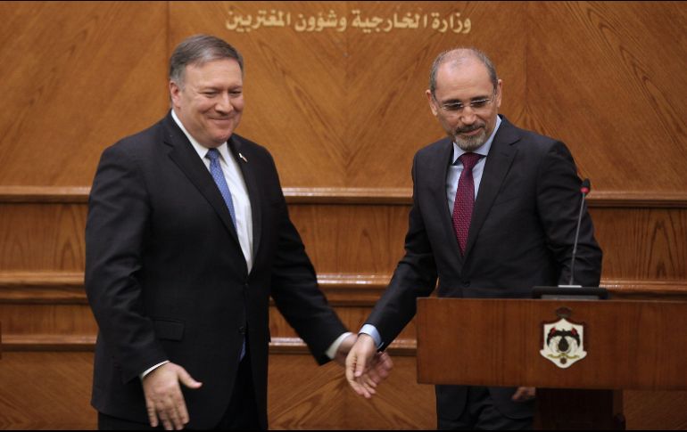 Pompeo participa en una rueda de prensa conjunta con su homólogo jordano, Ayman Safadi. AFP/STRINGER
