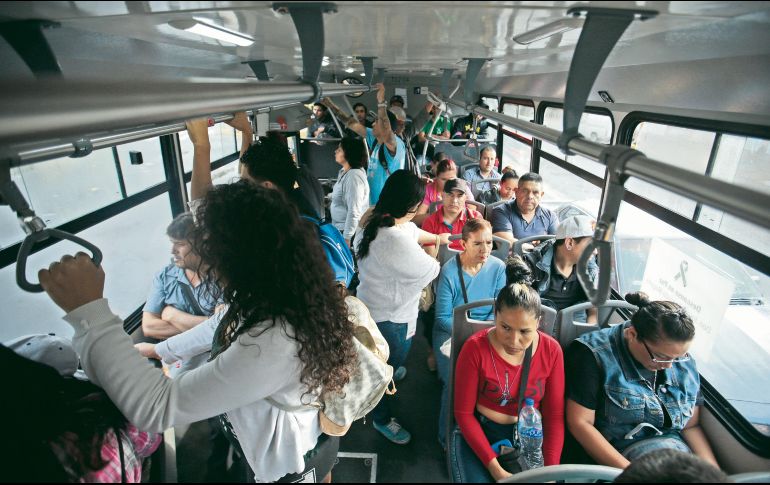 La saturación en el servicio propicia que las mujeres sean acosadas. EL INFORMADOR/F. Atilano