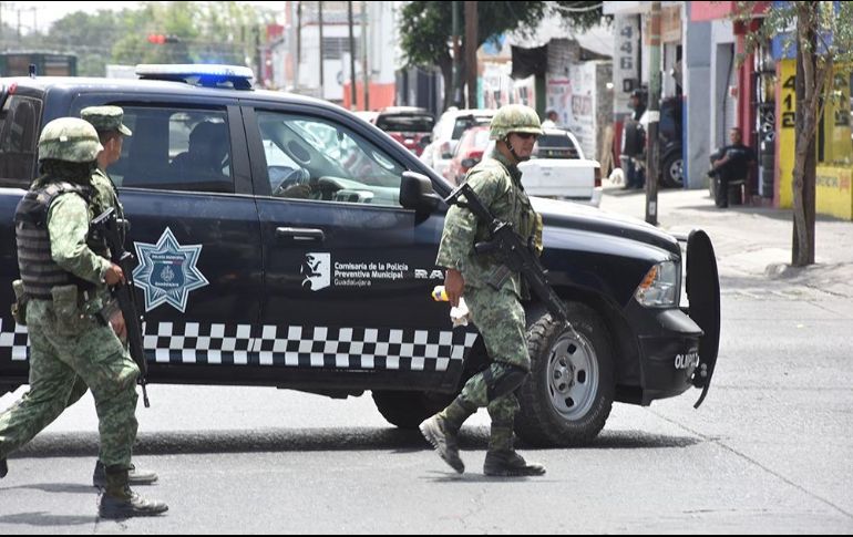  En el operativo participaron elementos de la Comisaría de la Policía de Guadalajara, Protección Civil y Bomberos de Guadalajara, la Fiscalía General del Estado (FGE) y la Secretaría de la Defensa Nacional. ESPECIAL/ Policía de Guadalajara