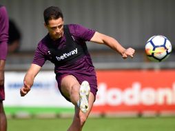 El tapatío ha marcado ocho goles en 28 partidos, pero desde la llegada de David Moyes al banquillo no ha contado con su confianza y ha iniciado los partidos como suplente. ESPECIAL / whufc.com