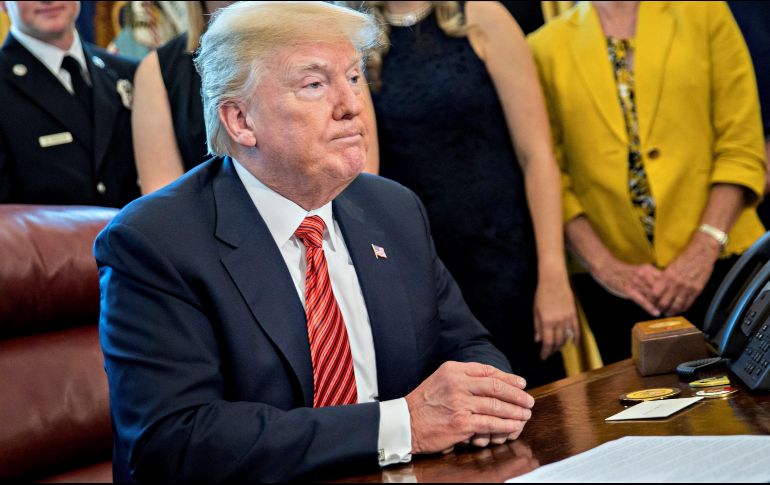 Trump hizo estas declaraciones durante una visita de supervivientes de un avión de la aerolínea Southwest Airlines. EFE / A. Harrer