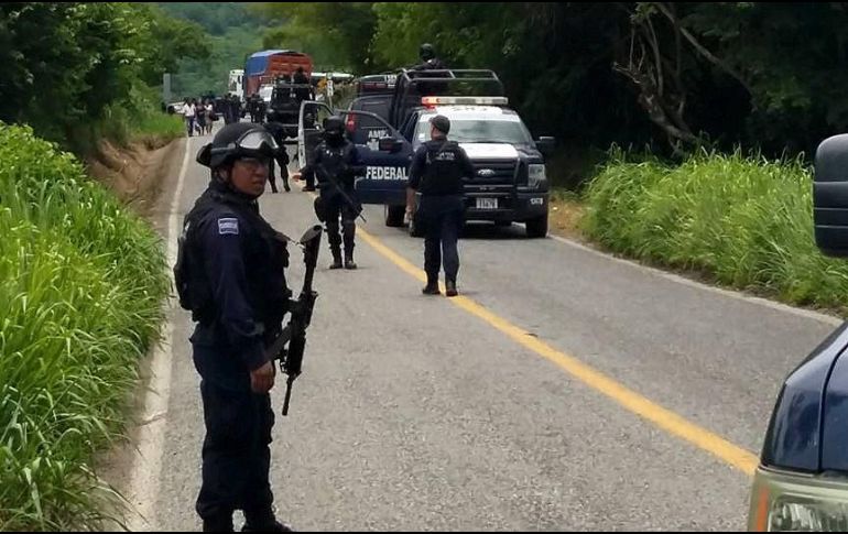 La familia que se dirigía hacia Acapulco fue interceptada por una camioneta donde iban a bordo tres hombres armados. EFE / ARCHIVO