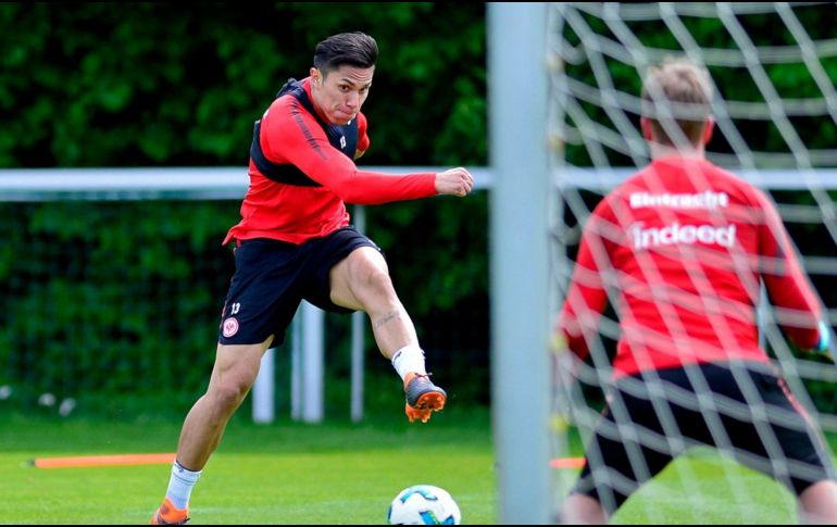 Salcedo agradeció los mensajes de apoyo durante su proceso de rehabilitación. TWITTER / @eintracht_esp