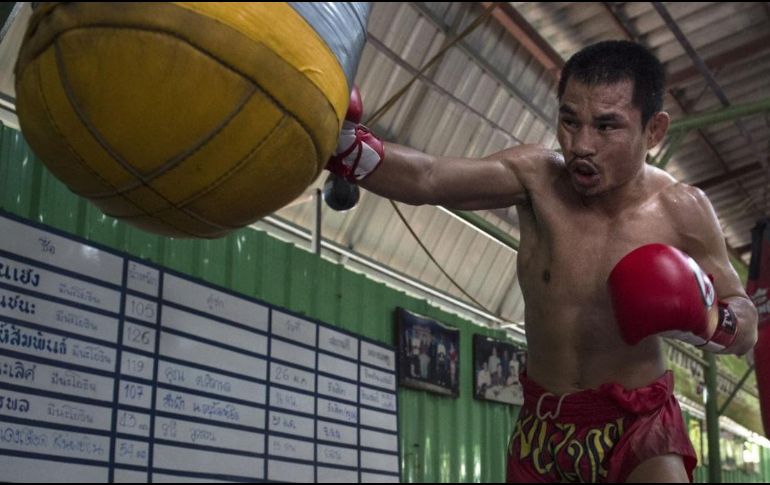 Menayothin tiene un récord de 49-0, 17 por la vía del nocaut. TWITTER