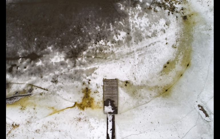 Cuando el hielo se quiebra, se forman líneas que zigzaguean por el paisaje. AFP/O. Morin