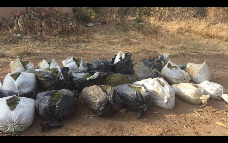 Además del hallazgo de metanfetaminas y 400 kilos de mariguana, se localizaron insumos químicos como éter, acetona, gasolina blanca y ácido sulfúrico. NTX/ ESPECIAL