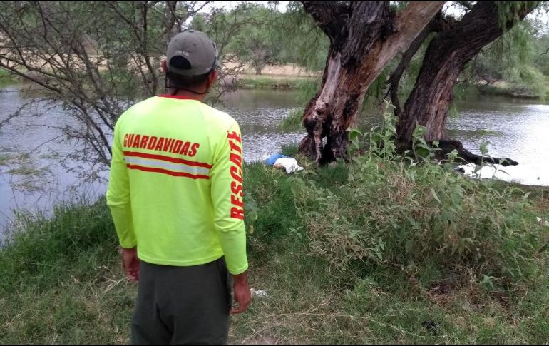 Elementos de seguridad reportan que hombre habría ingresado al rededor de las 15:00 horas y fue aproximadamente, a las 17:00 horas cuando el cuerpo del masculino, salió a flote. ESPECIAL/ Protección Civil Jalisco
