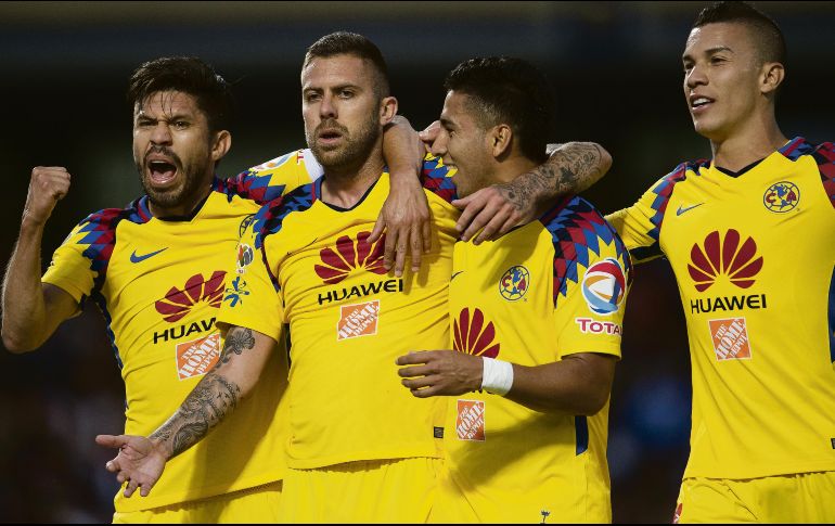 Jérémy Ménez (segundo de izquierda a derecha) y Mateus Uribe (primero de derecha a izquierda) fueron los artífices del triunfo de las Águilas en la ida de los Cuartos de Final frente a los Pumas. MEXSPORT
