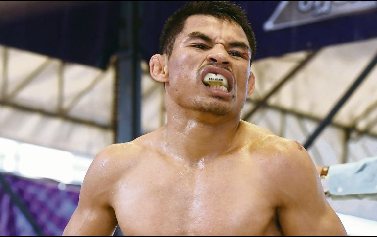 Imbatible. Wanheng Menayothin (foto) fue muy superior a Leroy Estrada durante su combate de ayer. AFP