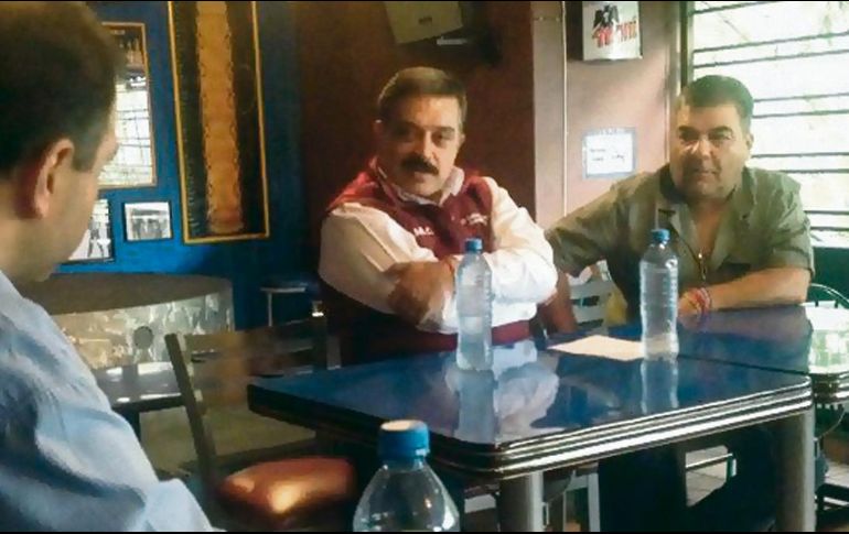 Carlos Lomelí escuchó a comerciantes; les prometió más seguridad y difusión. ESPECIAL