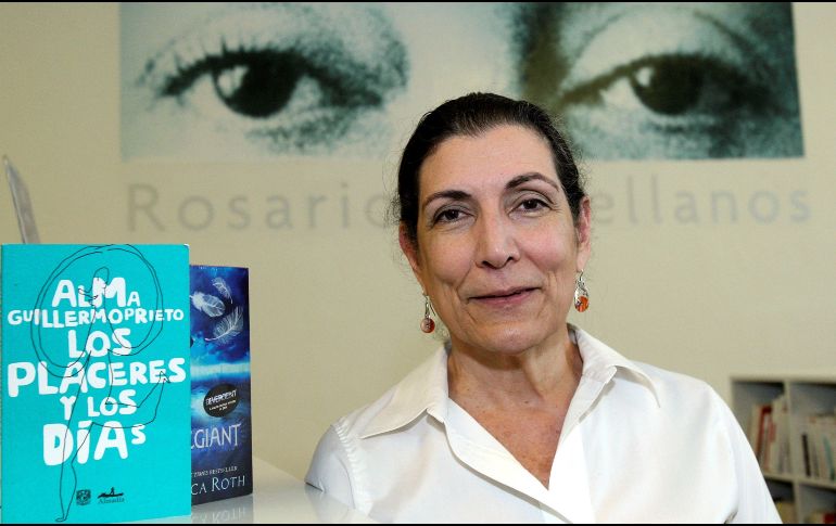 Alma se inició en el mundo del periodismo como reportera 