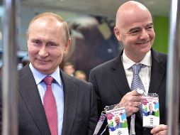 Los dirigentes aprovecharon la ocasión para recibir el pasaporte de aficionado (FAN ID), obligatorio para poder acceder a un estadio durante el Mundial. AFP / A. Nikolsky