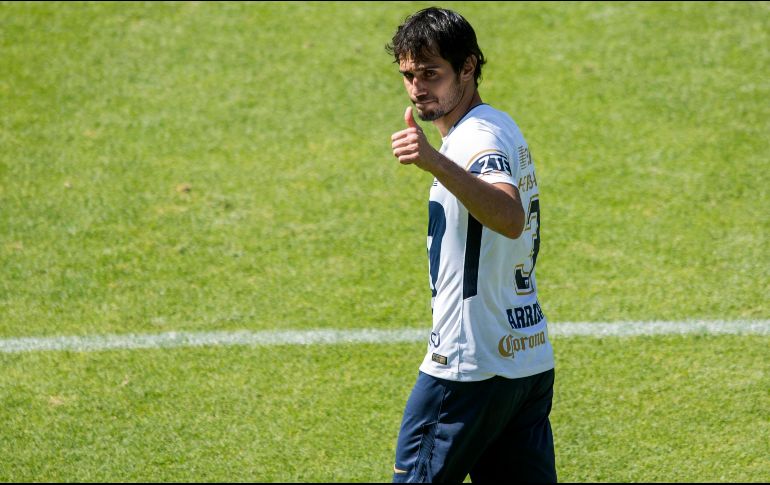 En un video difundido en redes se aprecia el momento en que el español realiza el gesto antes de entrar al vestidor en Ciudad Universitaria. MEXSPORT / ARCHIVO