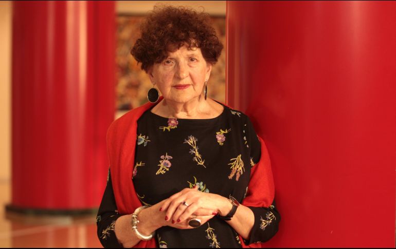 Tras revelar esas intimidades de su proceso creativo, la escritora dio paso a un interesante conversatorio en el que alumnos de carreras afines a las letras y la literatura. EL INFORMADOR/F. Atilano