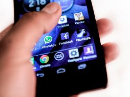 La mayoría de los jóvenes se desvelan diariamente, principalmente conversando a través de WhatsApp. EL INFORMADOR / ARCHIVO