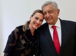 Fue apenas en marzo cuando la periodista pedía ayuda para verificar su página de Facebook; su página se ha viralizado rápidamente al colocarse entre el gusto de los simpatizantes de Morena. FACEBOOK / Beatriz Gutiérrez Müller