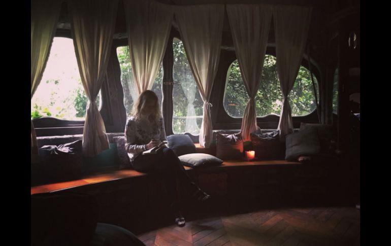 Fue apenas en marzo cuando la periodista pedía ayuda para verificar su página de Facebook; su página se ha viralizado rápidamente al colocarse entre el gusto de los simpatizantes de Morena. FACEBOOK / Beatriz Gutiérrez Müller