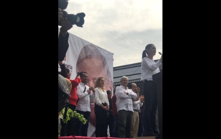 Fue apenas en marzo cuando la periodista pedía ayuda para verificar su página de Facebook; su página se ha viralizado rápidamente al colocarse entre el gusto de los simpatizantes de Morena. FACEBOOK / Beatriz Gutiérrez Müller