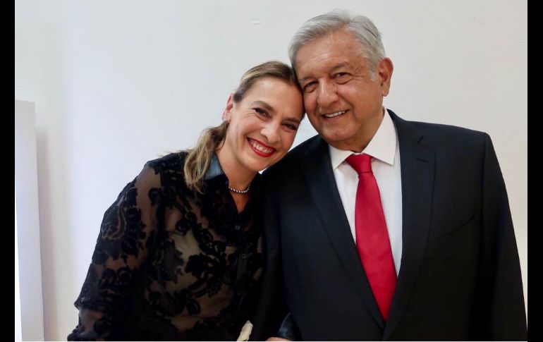 Fue apenas en marzo cuando la periodista pedía ayuda para verificar su página de Facebook; su página se ha viralizado rápidamente al colocarse entre el gusto de los simpatizantes de Morena. FACEBOOK / Beatriz Gutiérrez Müller