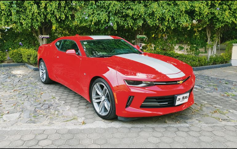 Las franjas dan aún más carácter al ya de por sí atrevido exterior del Camaro RS Edición Especial. EL INFORMADOR / C. Cerda