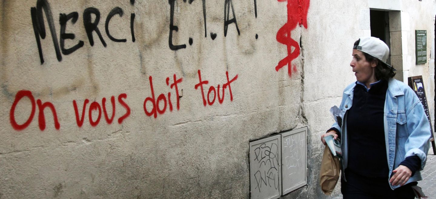 Las declaraciones de Rajoy se dan después que se hizo oficial que ETA se disuelve, tras 60 años de historia en la que dejó más de 853 asesinatos, miles de heridos, unos 80 secuestrados, y miles de extorsionados y amenazados. AP / B. Edme