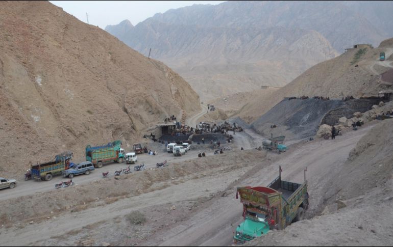 Según la Federación Central de Trabajadores de Minas de Pakistán, entre 100 y 200 mineros mueren en promedio cada año en accidentes registrados en yacimientos de carbón. EFE/ J. Taraqai