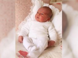 Luís Arturo Carlos, quinto en la lista de ascendencia al trono británico, es el sexto bisnieto de la reina Isabel y su esposo, el príncipe Felipe. FACEBOOK / The Royal Family