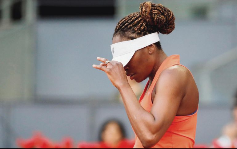 Avergonzada. Williams había ganado el primer set de su duelo ante Anett Kontaveit, quien terminó llevándose los otros dos. EFE/J. Martín
