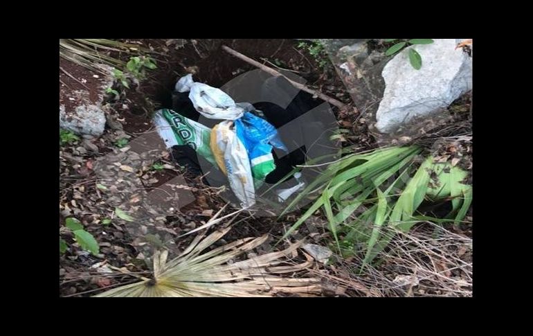 En la construcción se encontraron chalecos balísticos, casquillos percutidos y pruebas de que allí se podrían haber cometido actos criminales. ESPECIAL/TWITTER