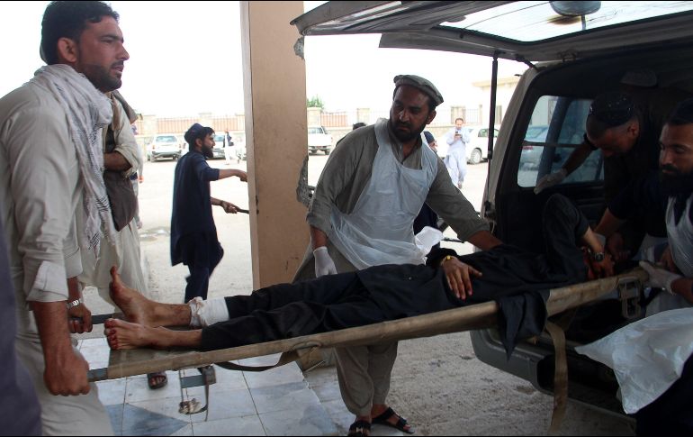 Decenas de heridos fueron trasladados a los hospitales para recibir atención médica; el número de víctimas mortales podría aumentar. AFP / F. Zahir