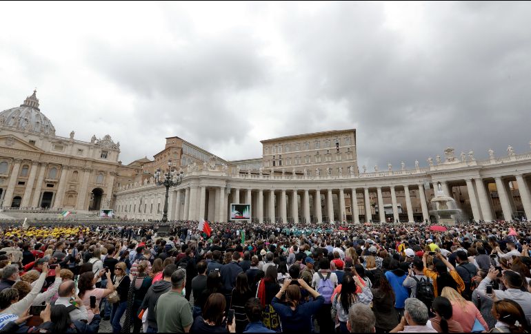 Sus miembros se congregaron en un ambiente festivo y se unieron al Ángelus en la plaza San Pedro. AP / A. Medichini