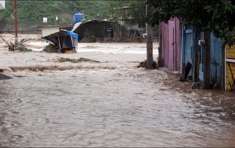 Estos fenómenos produjeron aguaceros dispersos, débiles a moderados, tormentas eléctricas y ráfagas de viento. EFE/ ARCHIVO